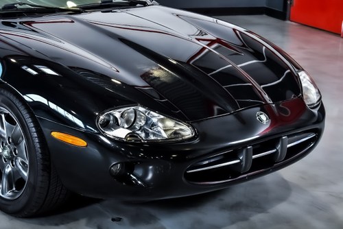 1999 Jaguar XK8 Coupé In vendita (immagine 75 di 115)