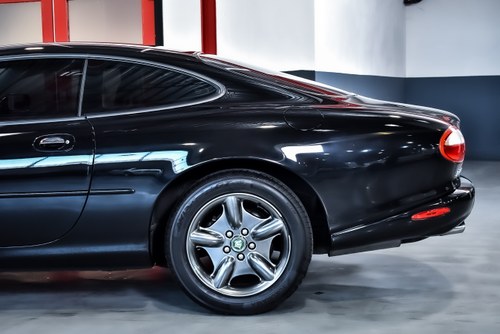 1999 Jaguar XK8 Coupé In vendita (immagine 87 di 115)