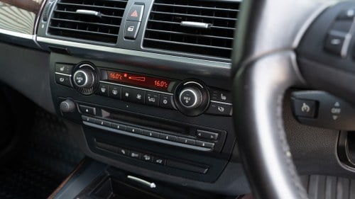 2010 BMW E70 X5 xDrive 40d M Sport In vendita (immagine 32 di 231)