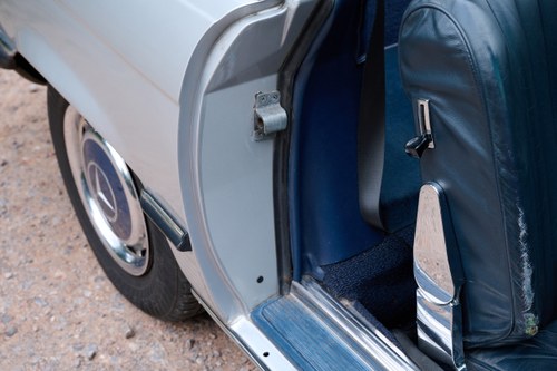 1977 Mercedes-Benz 350SL R107 à venda (imagem 45 de 154)