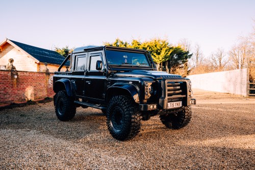 2015 Land Rover Defender 110 TD Pick Up ‘Spectre Evocation’ In vendita (immagine 1 di 143)