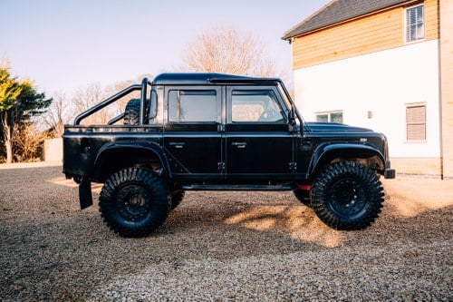 2015 Land Rover Defender 110 TD Pick Up ‘Spectre Evocation’ In vendita (immagine 4 di 143)