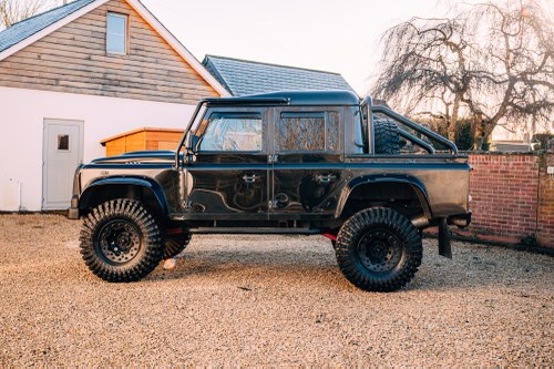 2015 Land Rover Defender 110 TD Pick Up ‘Spectre Evocation’ In vendita (immagine 3 di 143)