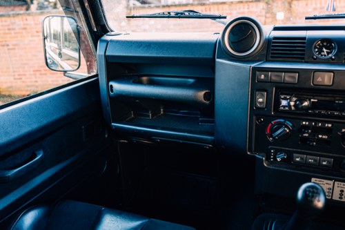 2015 Land Rover Defender 110 TD Pick Up ‘Spectre Evocation’ In vendita (immagine 21 di 143)