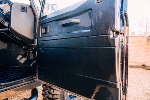 2015 Land Rover Defender 110 TD Pick Up ‘Spectre Evocation’ In vendita (immagine 42 di 143)