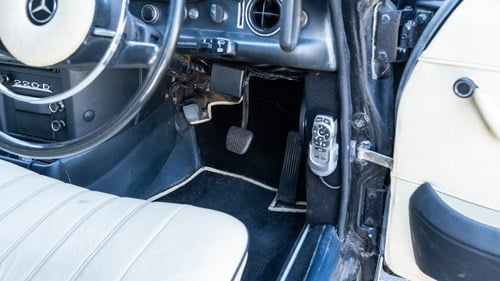 1972 Mercedes-Benz 220D Limousine (W115) à vendre (picture 18 of 308)