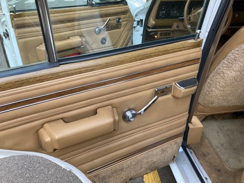1988 Jeep Grand Wagoneer For Sale (picture 38 of 126)