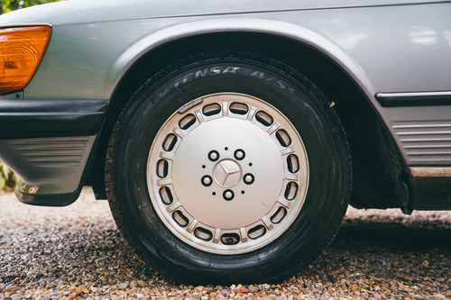 1988 Mercedes-Benz R107 560SL LHD For Sale (picture 16 of 184)