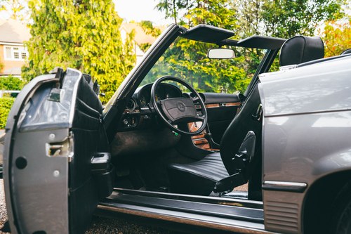 1988 Mercedes-Benz R107 560SL LHD For Sale (picture 17 of 184)