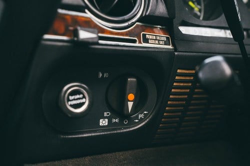 1988 Mercedes-Benz R107 560SL LHD For Sale (picture 21 of 184)