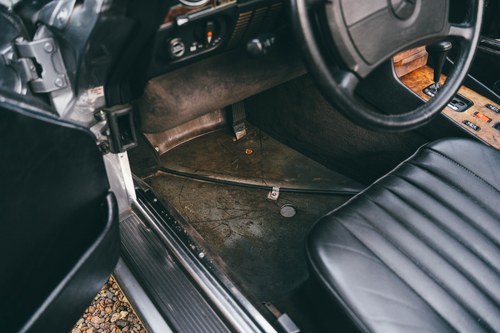 1988 Mercedes-Benz R107 560SL LHD For Sale (picture 23 of 184)