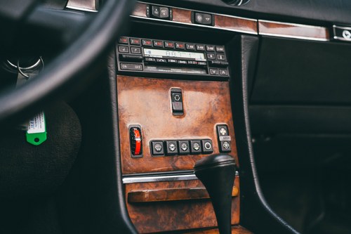 1988 Mercedes-Benz R107 560SL LHD For Sale (picture 28 of 184)