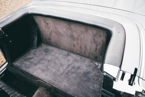 1988 Mercedes-Benz R107 560SL LHD For Sale (picture 38 of 184)