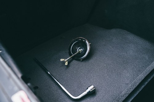 1988 Mercedes-Benz R107 560SL LHD For Sale (picture 61 of 184)