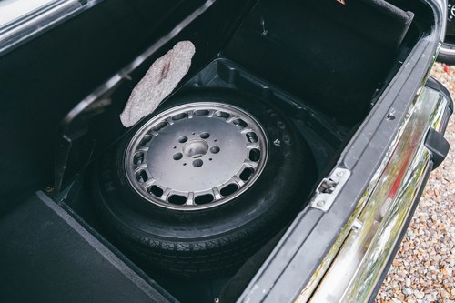 1988 Mercedes-Benz R107 560SL LHD For Sale (picture 65 of 184)