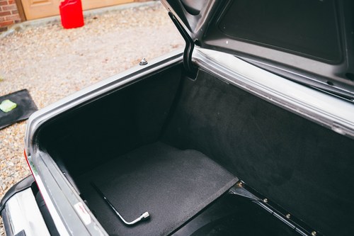 1988 Mercedes-Benz R107 560SL LHD For Sale (picture 73 of 184)