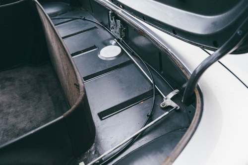 1988 Mercedes-Benz R107 560SL LHD For Sale (picture 88 of 184)