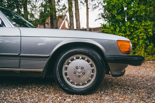 1988 Mercedes-Benz R107 560SL LHD For Sale (picture 129 of 184)
