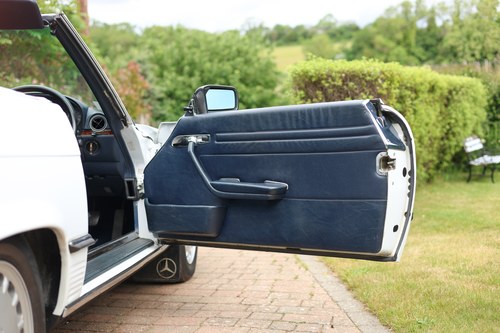 1989 Mercedes-Benz 300SL (R107) In vendita (immagine 49 di 295)