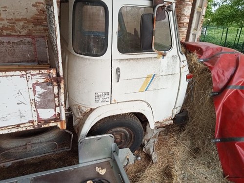 1970 SAVIEM SG2 DIESEL PLATEAU À venda