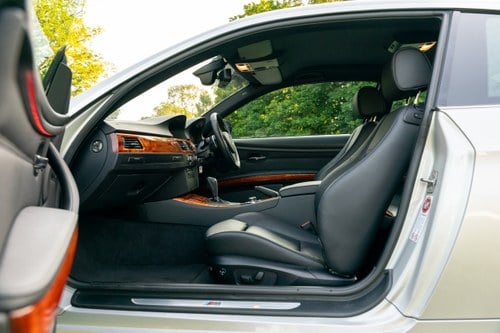 2011 BMW E92 325i M Sport à venda (imagem 21 de 119)