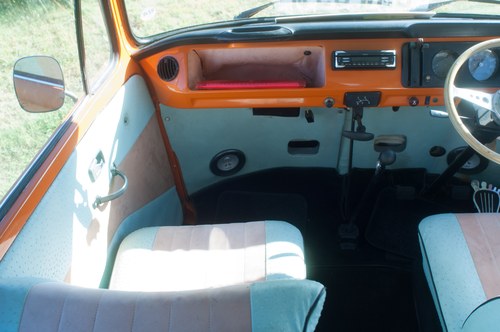 1973 Volkswagen T2 Motor Caravan Te koop (foto 24 van 146)