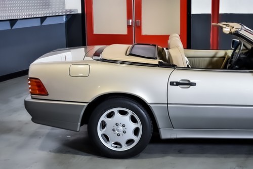 1995 Mercedes-Benz (R129) SL500 Convertible 5,0L V8 In vendita (immagine 68 di 144)