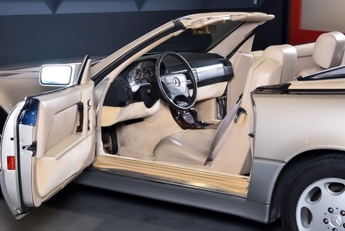 1995 Mercedes-Benz (R129) SL500 Convertible 5,0L V8 In vendita (immagine 38 di 144)
