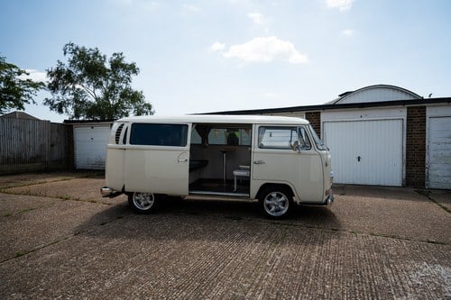 1969 Volkswagen Type 2 Bay Window Camper Conversion Te koop (foto 17 van 123)