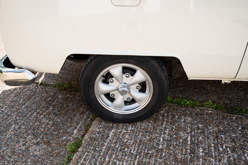 1969 Volkswagen Type 2 Bay Window Camper Conversion Te koop (foto 35 van 123)