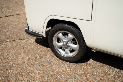 1969 Volkswagen Type 2 Bay Window Camper Conversion Te koop (foto 38 van 123)