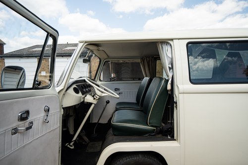 1969 Volkswagen Type 2 Bay Window Camper Conversion Te koop (foto 48 van 123)