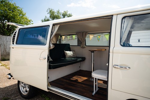 1969 Volkswagen Type 2 Bay Window Camper Conversion Te koop (foto 64 van 123)