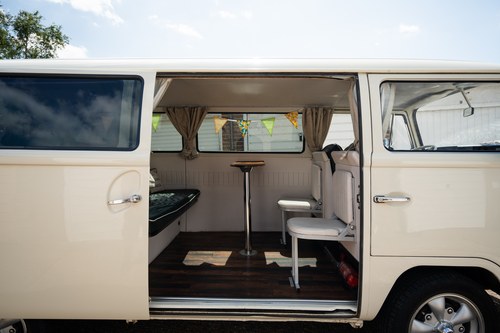 1969 Volkswagen Type 2 Bay Window Camper Conversion Te koop (foto 65 van 123)