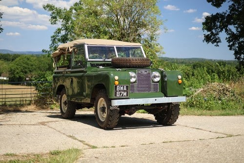 1966 Land Rover Series IIA 88” à vendre (picture 1 of 202)