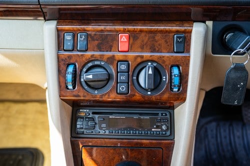 1995 Mercedes-Benz C124 E320 Coupe à vendre (picture 35 of 101)