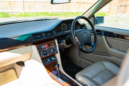 1995 Mercedes-Benz C124 E320 Coupe à vendre (picture 42 of 101)