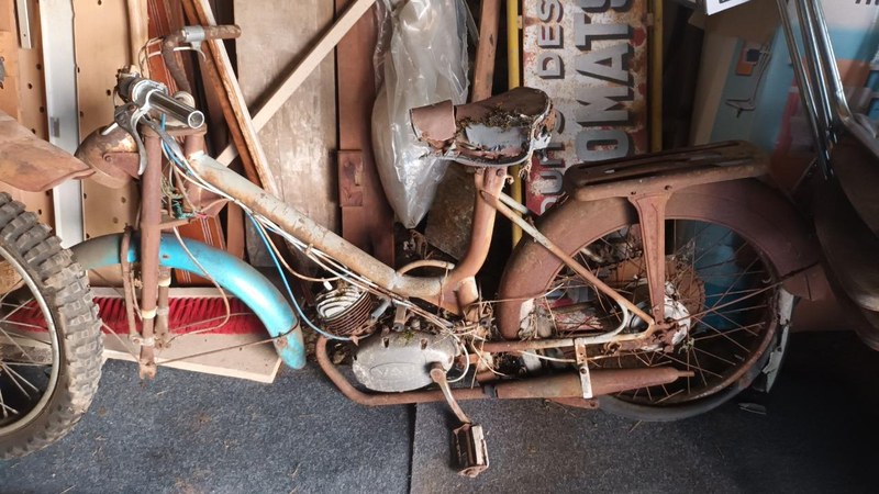 1954 Mobylette VAP Bleu Manuel, 3 vitesses in Bourg-Lastic, France - A vendre | Car & Classic 1954 Mobylette VAP Bleu Manuel, 3 vitesses in Bourg-Lastic, France - A vendre | Car & Classic
