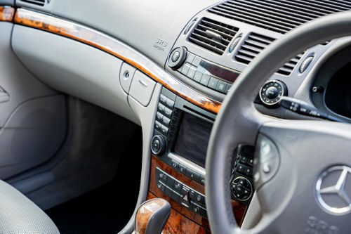 2003 Mercedes-Benz E500 (W211) till salu (bild 18 av 92)