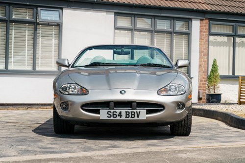 1998 Jaguar XK8 (X100) zum Verkauf (Bild 2 von 150)