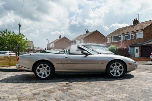1998 Jaguar XK8 (X100) zum Verkauf (Bild 4 von 150)