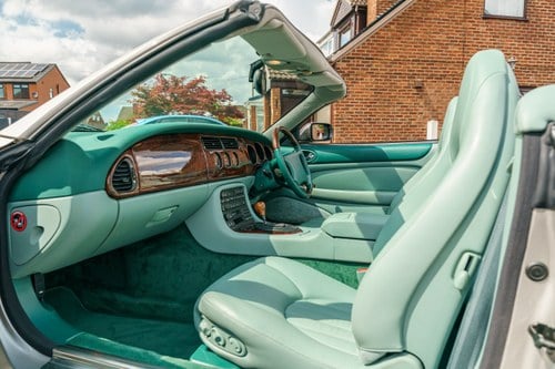1998 Jaguar XK8 (X100) zum Verkauf (Bild 24 von 150)