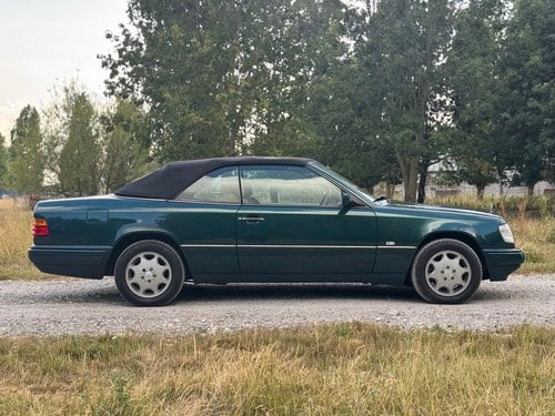 1997 Mercedes-Benz A124 E220 Cabriolet zum Verkauf (Bild 8 von 116)