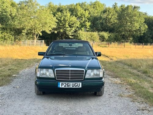 1997 Mercedes-Benz A124 E220 Cabriolet zum Verkauf (Bild 2 von 116)