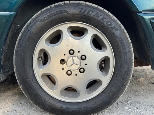 1997 Mercedes-Benz A124 E220 Cabriolet zum Verkauf (Bild 10 von 116)