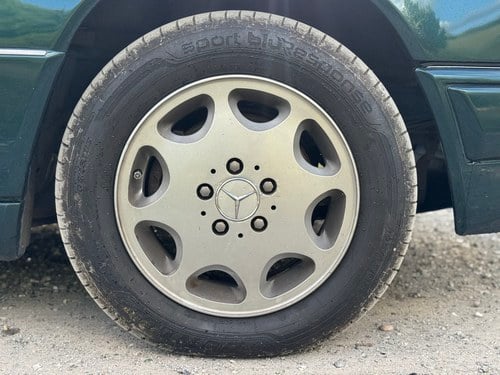 1997 Mercedes-Benz A124 E220 Cabriolet zum Verkauf (Bild 12 von 116)