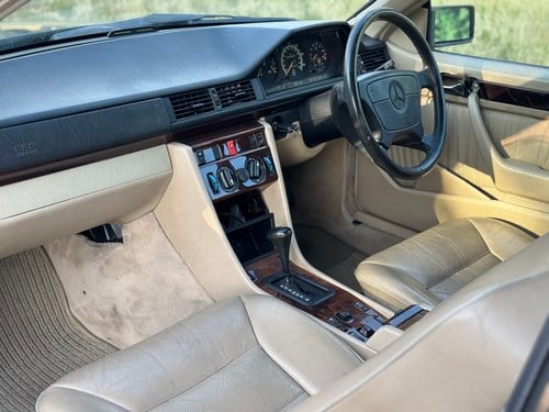 1997 Mercedes-Benz A124 E220 Cabriolet zum Verkauf (Bild 16 von 116)