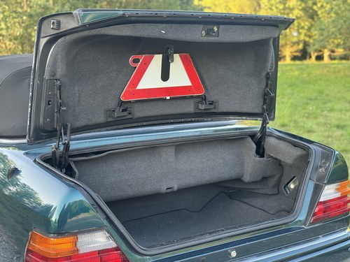 1997 Mercedes-Benz A124 E220 Cabriolet zum Verkauf (Bild 71 von 116)