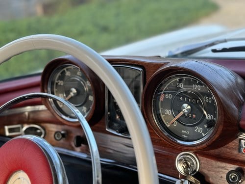 1963 Mercedes-Benz 220SE Coupe (W111) In vendita (immagine 27 di 134)