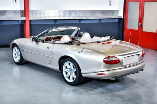 2000 Jaguar XK8 For Sale (picture 14 of 82)